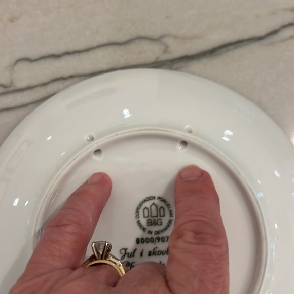 Vintage - 1970 Christmas in Greenland Collector Plate - Picture 8 of 12